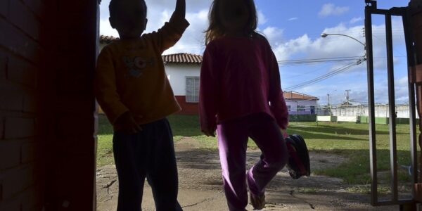 leis-de-protecao-as-criancas-enfrentam-cultura-de-violencia-no-pais