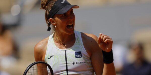 bia-haddad-vai-a-3a-rodada-de-wimbledon,-apos-rival-abandonar-partida