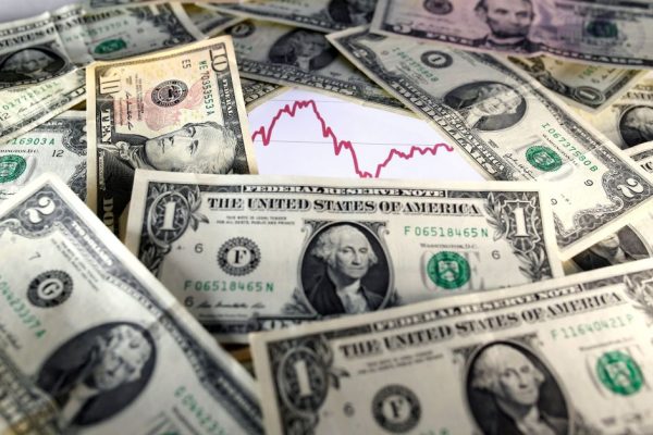 dolar-cai-com-ampliacao-de-chance-de-corte-nos-juros-nos-eua