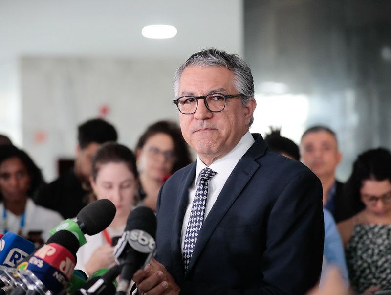 o-presidente-lula-e-inegociavel-com-cumprimento-do-arcabouco-fiscal,-diz-padilha