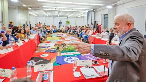 mst-pede-mais-encontros-com-lula-durante-agenda-com-o-presidente-em-sp