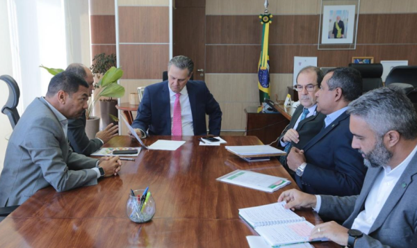 favaro-se-reune-com-inmet-para-discutir-medidas-emergenciais-para-reestruturacao-do-orgao
