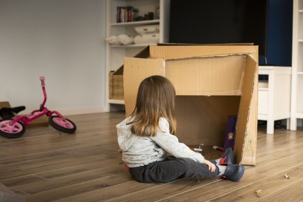 mudar-de-casa-varias-vezes-na-infancia-aumenta-risco-de-depressao-na-vida-adulta
