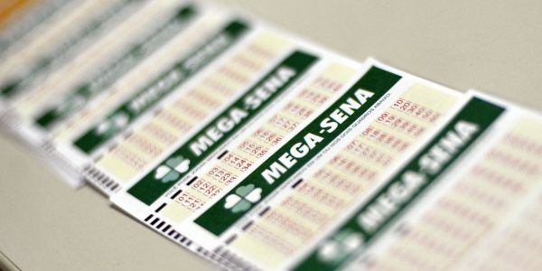mega-sena-acumula-novamente-e-premio-vai-a-r$-72-milhoes
