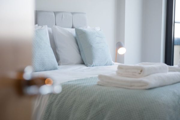 do-travesseiro-ao-colchao:-saiba-como-cuidar-da-higiene-da-cama