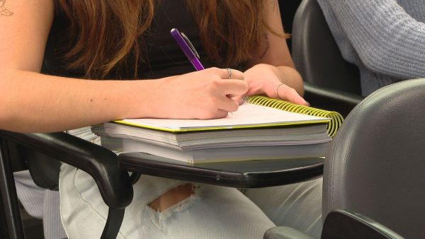 98%-das-escolas-particulares-terao-reajustes-nas-mensalidades-de-2025,-diz-estudo