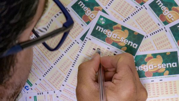mega-sena-2757:-sorteio-deste-sabado-(3)-tem-premio-estimado-em-r$-6,5-milhoes