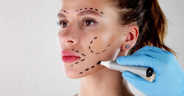 especialistas-apontam-riscos-do-exagero-de-procedimentos-esteticos-em-jovens