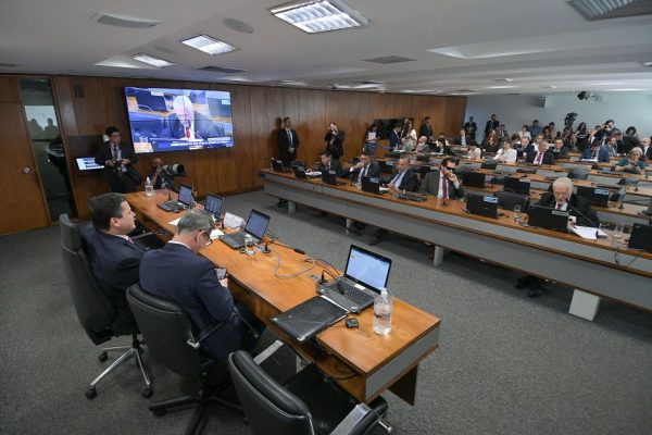 tributaria,-anistia-e-banco-central:-ccj-do-senado-deve-retomar-trabalhos-com-pauta-cheia