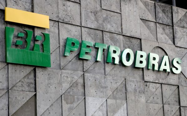 petrobras-adquire-r$-5,6-bilhoes-em-programa-de-recompra-de-acoes