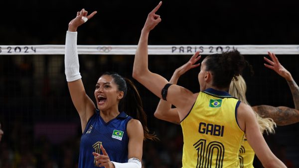volei:-brasil-vence-a-republica-dominicana-e-se-classifica-a-semifinal