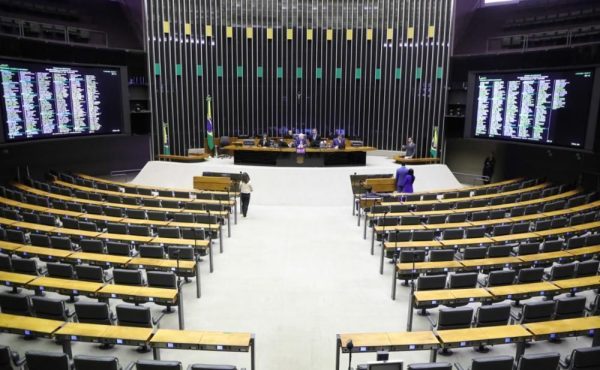 ao-stf,-camara-diz-“nao-ter-como-colaborar”-com-informacoes-de-“patrocinadores”-de-emendas