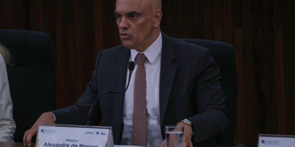 moraes-revoga-prisao-preventiva-de-silvinei-vasques,-ex-diretor-da-prf