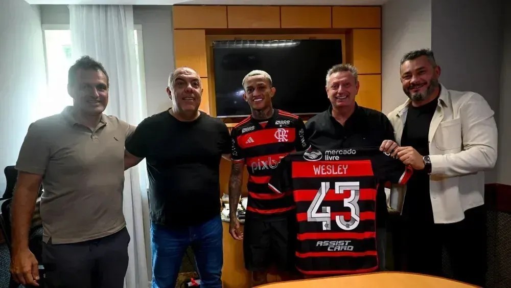 jogador-do-flamengo-tem-carro-de-luxo-roubado-no-rio-de-janeiro