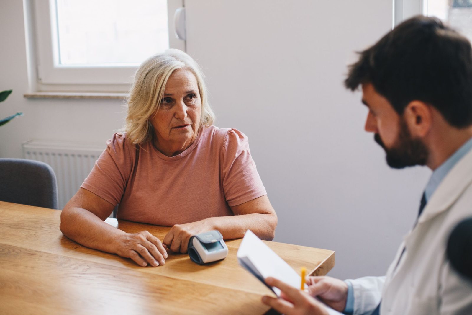 dor-das-mulheres-e-levada-menos-a-serio-em-consultas-medicas,-sugere-estudo