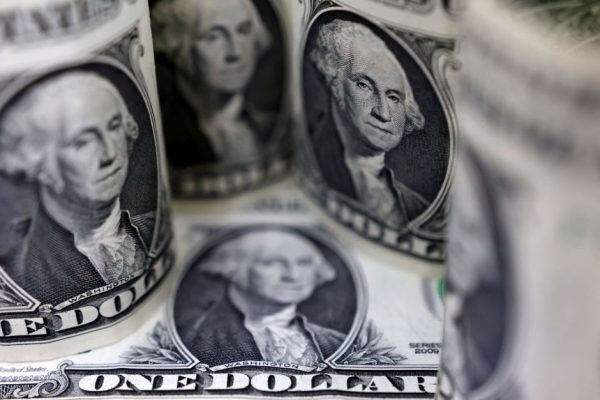 dolar-cai-a-r$-5,50-com-ipca-acima-do-esperado-e-falas-de-galipolo;-ibovespa-sobe