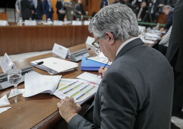 inteligencia-artificial:-marco-regulatorio-ajudara-a-dar-seguranca-a-investimentos,-diz-padilha