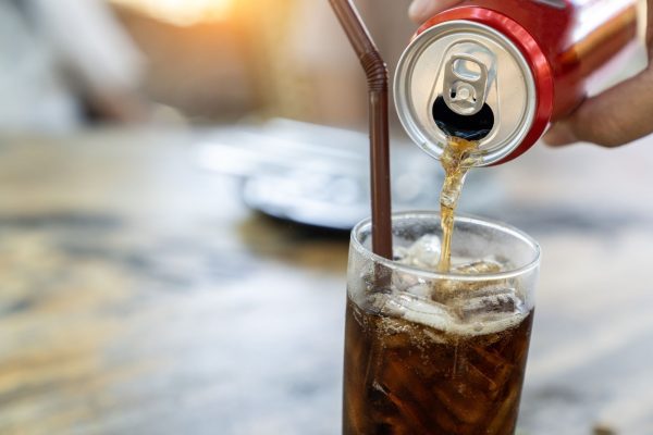 consumo-de-bebidas-acucaradas-cresceu-23%-entre-criancas-e-adolescentes-no-mundo