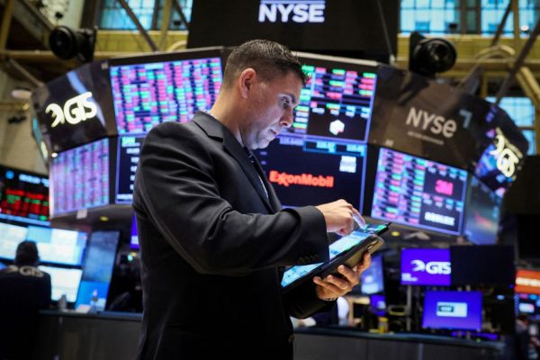wall-street-opera-sem-direcao-unica-com-cautela-de-investidores-antes-de-dados-de-inflacao-nos-eua