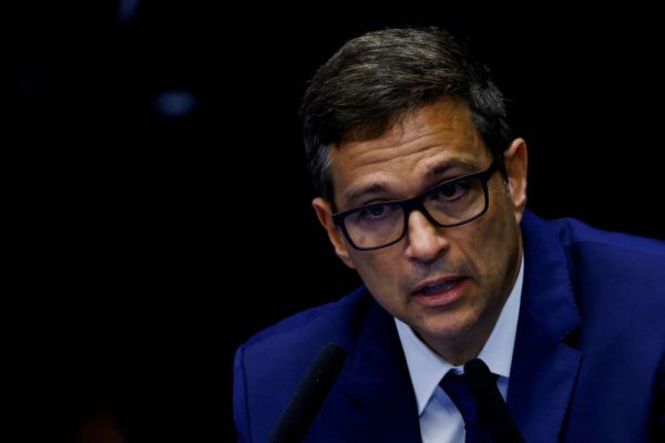 campos-neto-diz-que-compromisso-consensual-para-trazer-inflacao-a-meta-esta-“sedimentado”-no-bc