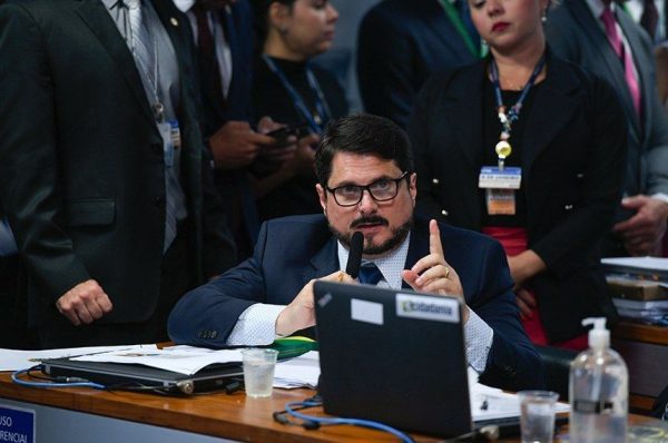 moraes-manda-bloquear-rede-social-e-r$-50-milhoes-do-senador-marcos-do-val