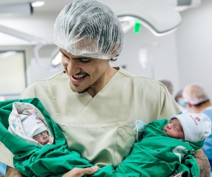 pedro,-do-flamengo,-celebra-o-nascimento-das-filhas-gemeas:-“duas-bencaos”