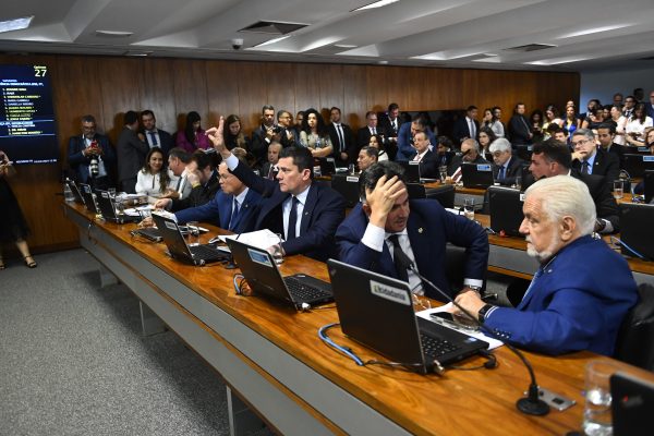 ccj-do-senado-aprova-pec-da-anistia-que-beneficia-partidos-politicos
