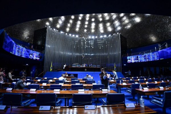 pec-da-anistia:-senado-aprova-proposta-que-beneficia-partidos-politicos