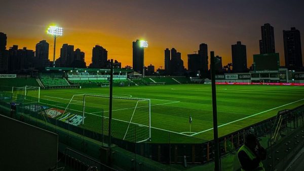 goias-x-brusque:-horario-e-onde-assistir-ao-jogo-da-serie-b