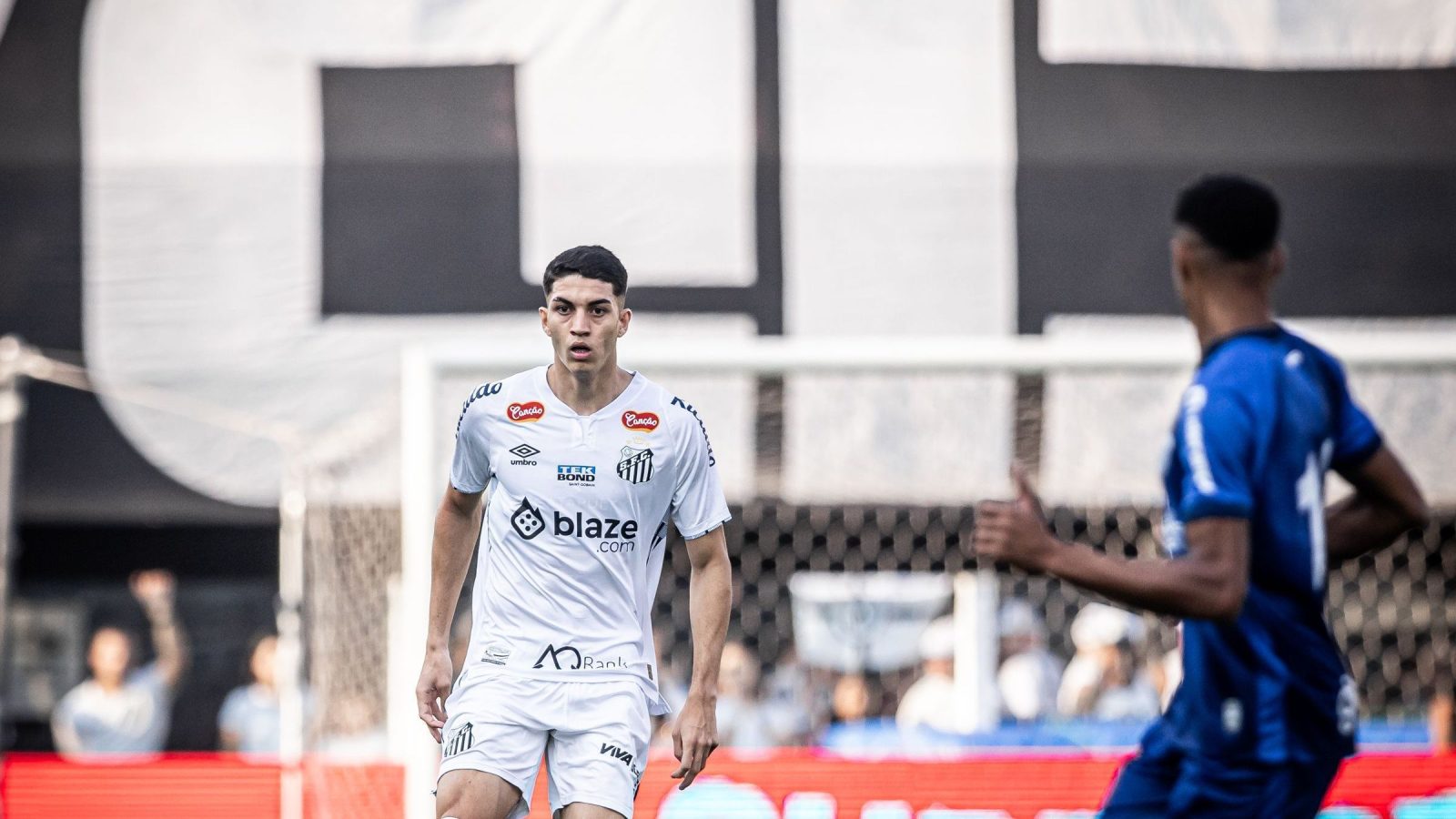 botafogo-faz-propostas-por-vitinho,-do-burnley,-e-jair,-do-santos