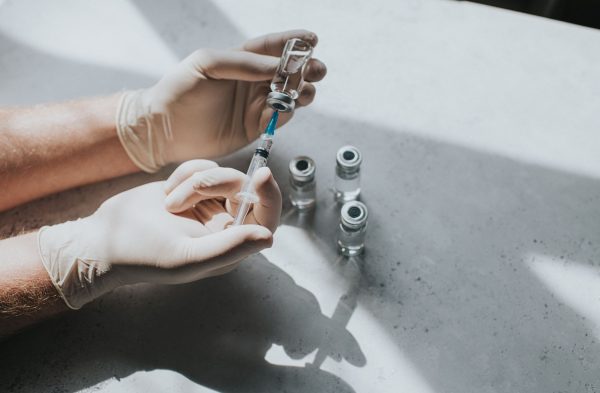 mpox:-laboratorio-diz-que-vai-expandir-producao-de-vacina-contra-doenca