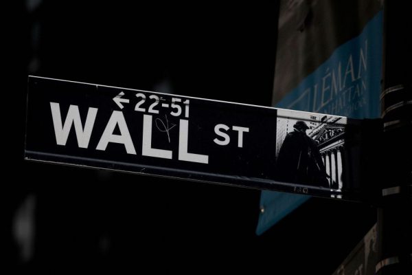 bolsas-de-ny-fecham-em-alta-com-indicacao-de-iminente-corte-de-juros-nos-eua