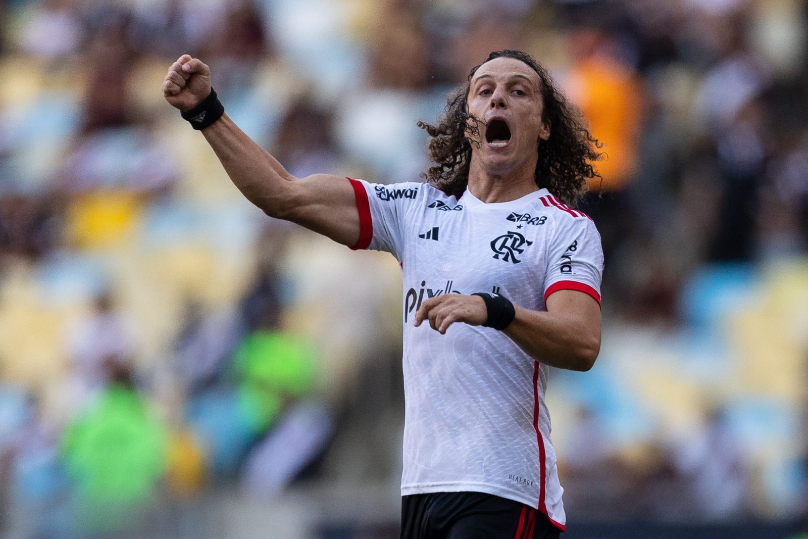 david-luiz-reflete-sobre-vida-e-carreira:-“o-melhor-lugar-do-mundo-e-no-sofa-de-casa”