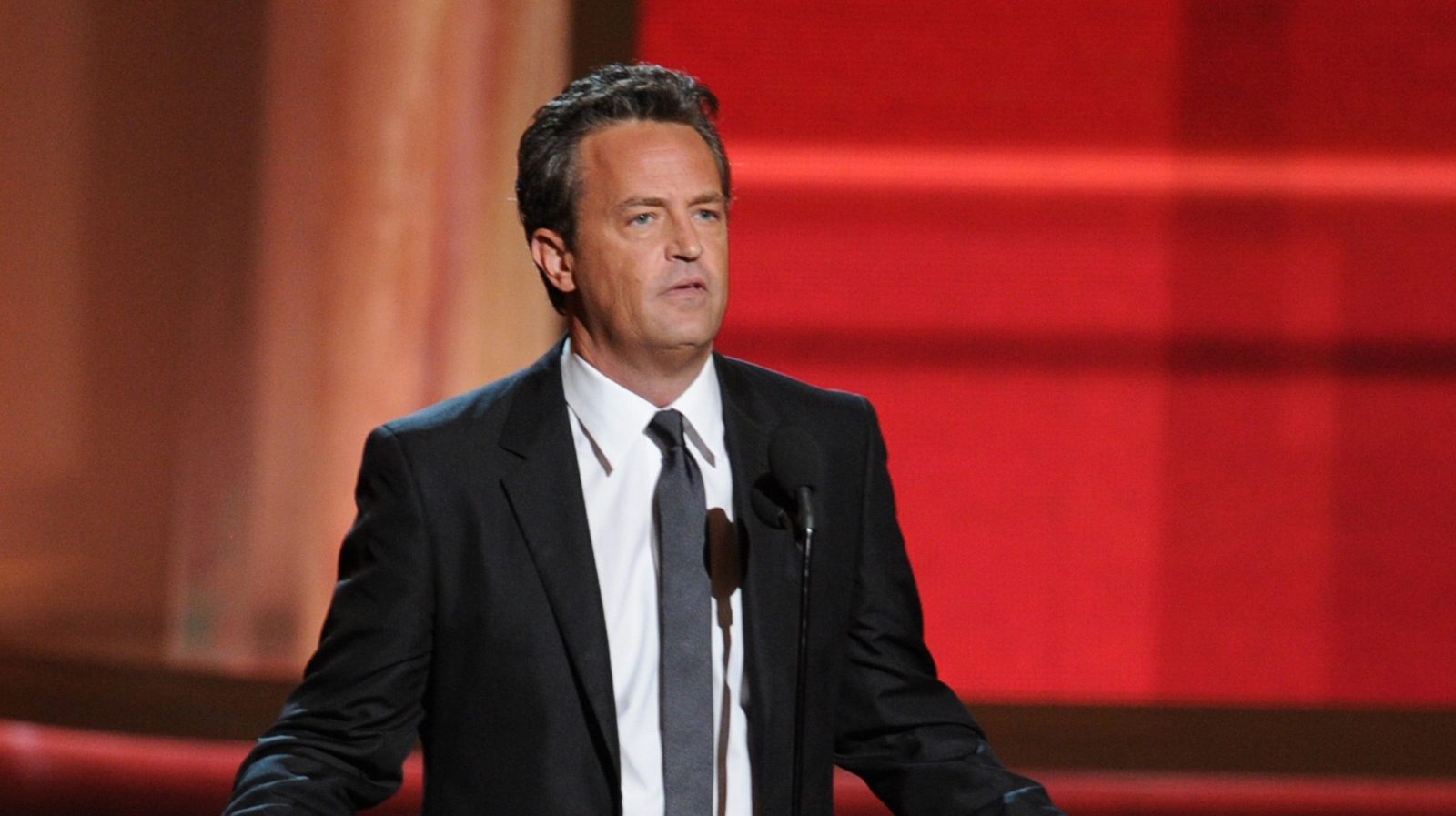 cetamina:-o-que-saber-sobre-substancia-que-levou-matthew-perry-a-morte