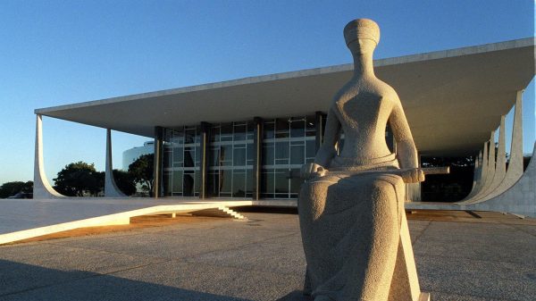 waack:-pesquisa-indica-desconfianca-no-trabalho-do-stf