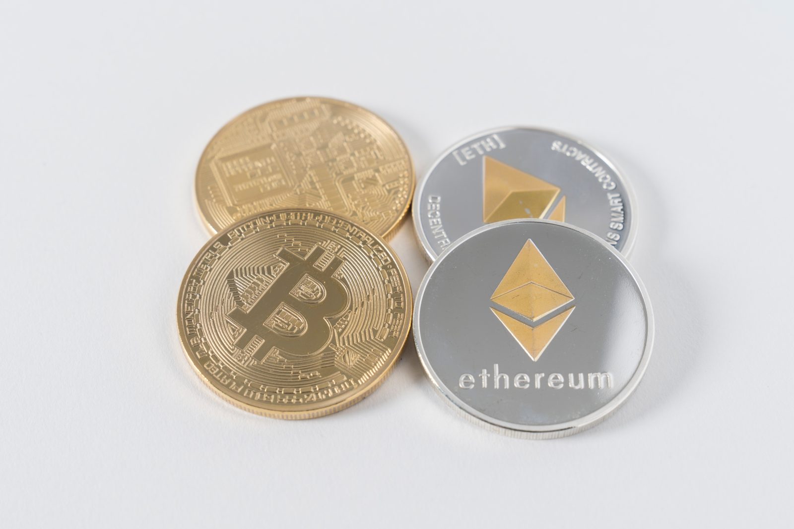 bitcoin-e-ethereum-derretem-com-ajustes-de-posicoes-de-investidores