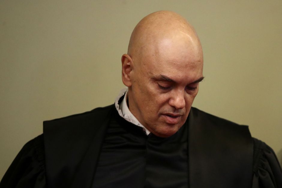 alem-de-impeachment,-oposicao-fala-em-apreender-e-acessar-telefone-de-moraes-em-documento