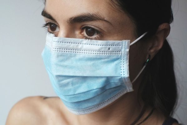 usar-mascara-protege-contra-poluicao-e-tempo-seco?-entenda
