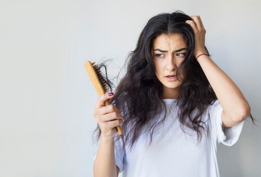 por-que-o-cabelo-cai?-as-respostas-para-10-perguntas-sobre-queda-de-fios