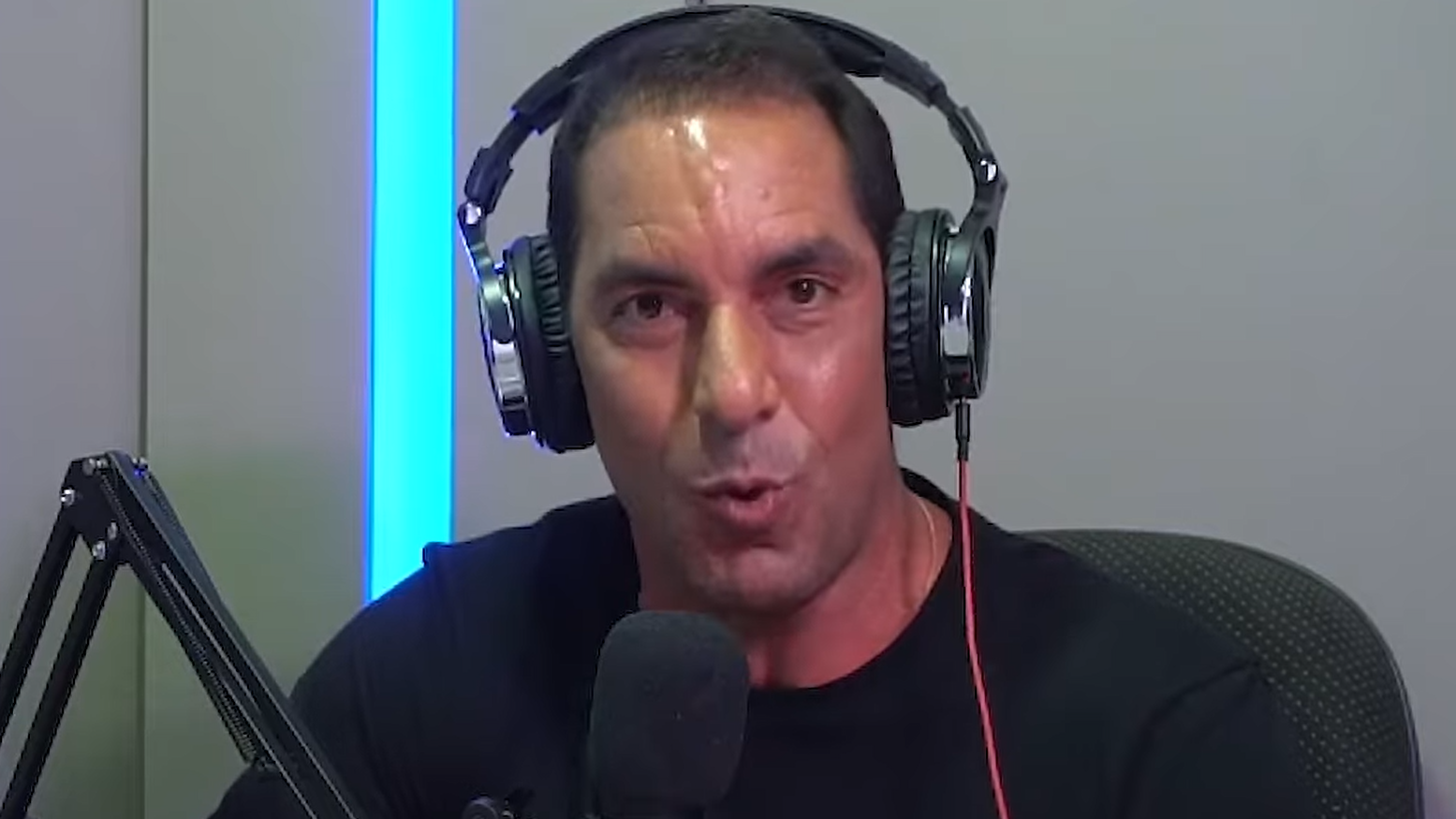 edmundo-diz-que-vasco-tem-interesse-em-jogador-da-selecao-para-2025