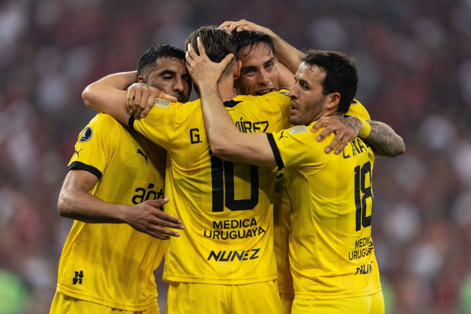 penarol-provoca-flamengo-apos-eliminacao:-“eu-tenho,-voce-nao”