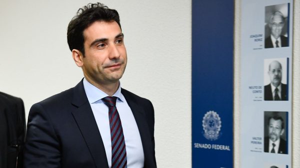 relator-apresenta-parecer-com-elogios-a-galipolo,-indicado-a-presidencia-do-banco-central