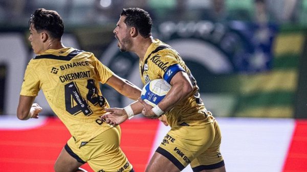 santos-perde-para-o-goias-e-desperdica-chance-de-assumir-lideranca-da-serie-b