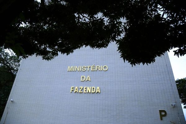 governo-e-muito-timido-no-enfrentamento-a-despesa-publica,-diz-cientista-politico