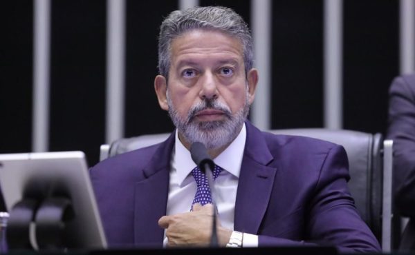 lira-sinaliza-a-aliados-que-nao-tera-pressa-com-pacote-anti-stf-na-camara