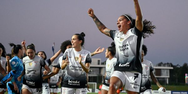 corinthians-bate-olimpia-e-vai-as-semifinais-da-libertadores-feminina