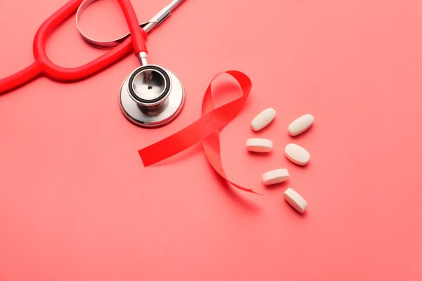hiv-nao-e-aids:-entenda-diferenca-entre-o-virus-e-a-doenca