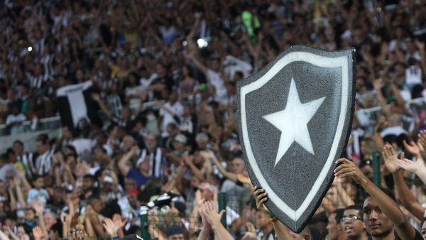 botafogo-volta-a-mandar-jogo-no-maracana-apos-10-anos,-embalado-por-“selefogo”