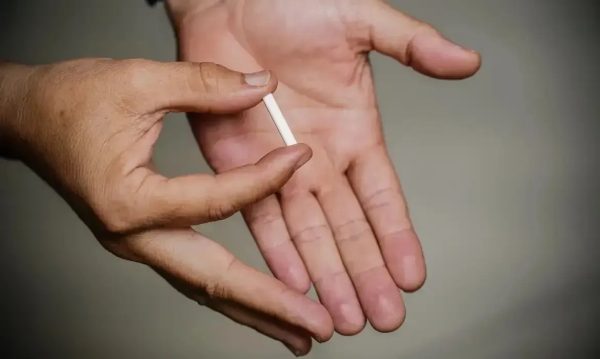 anvisa-proibe-implantes-de-hormonios-chamados-de-chip-da-beleza