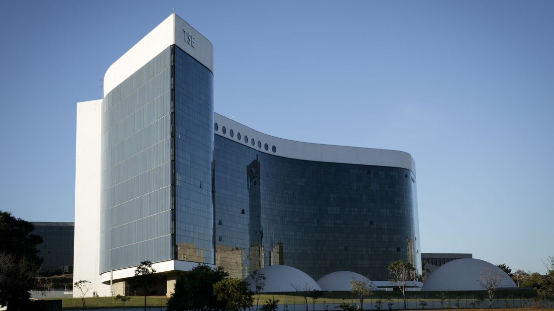 tse-recebeu-1,2-mil-denuncias-de-propaganda-irregular-no-segundo-turno